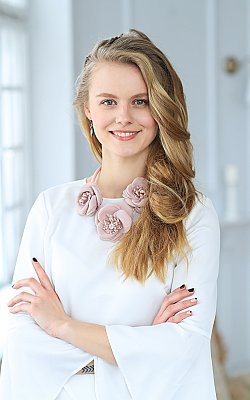 Miss Felicity Bernhard